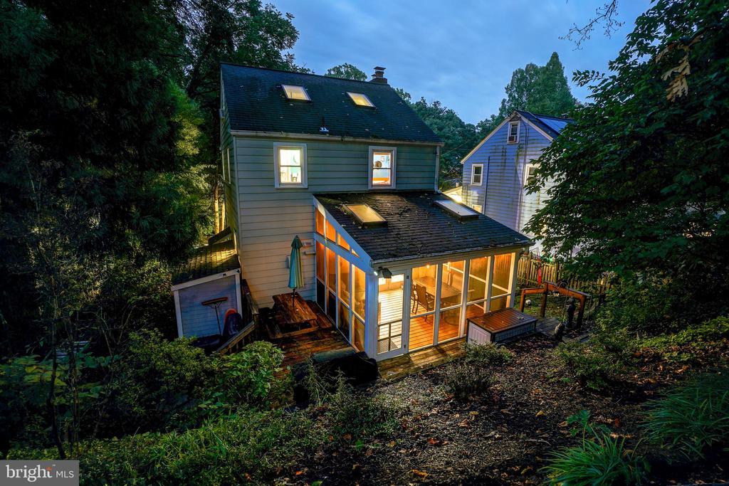 7006 Poplar Ave
