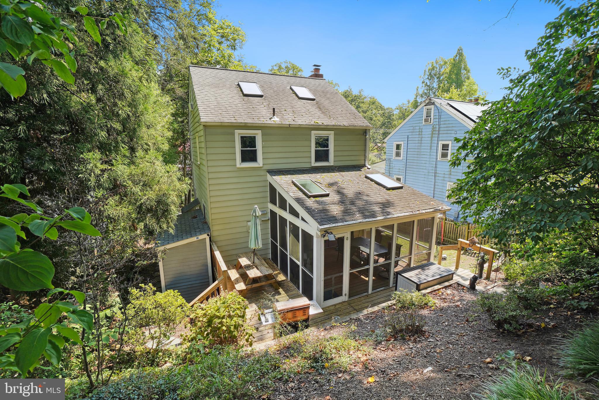 7006 Poplar Ave