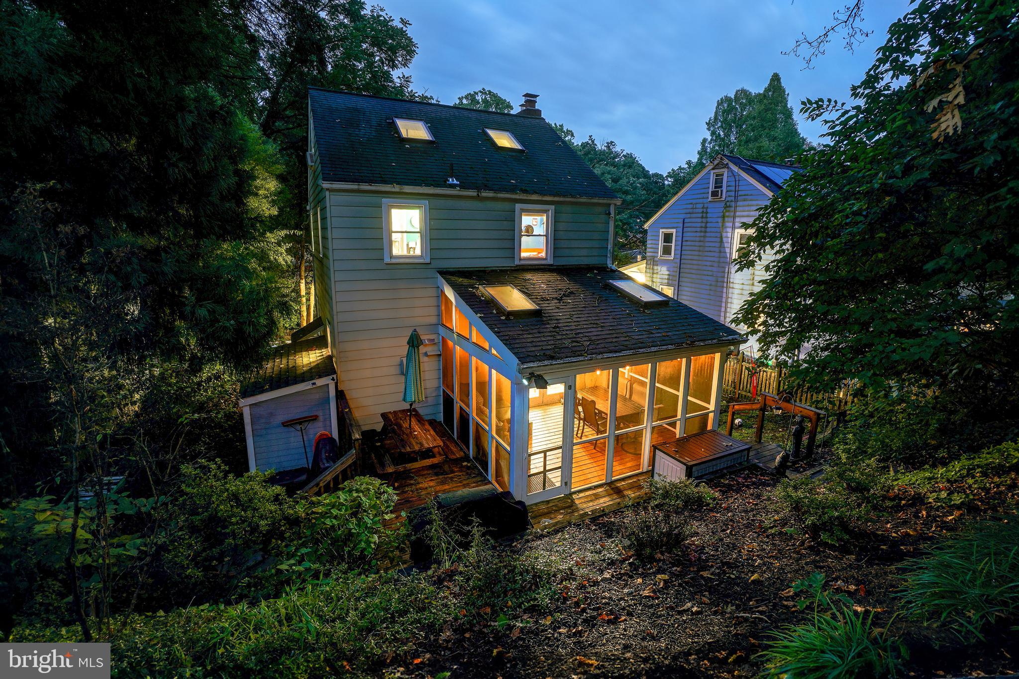 7006 Poplar Ave