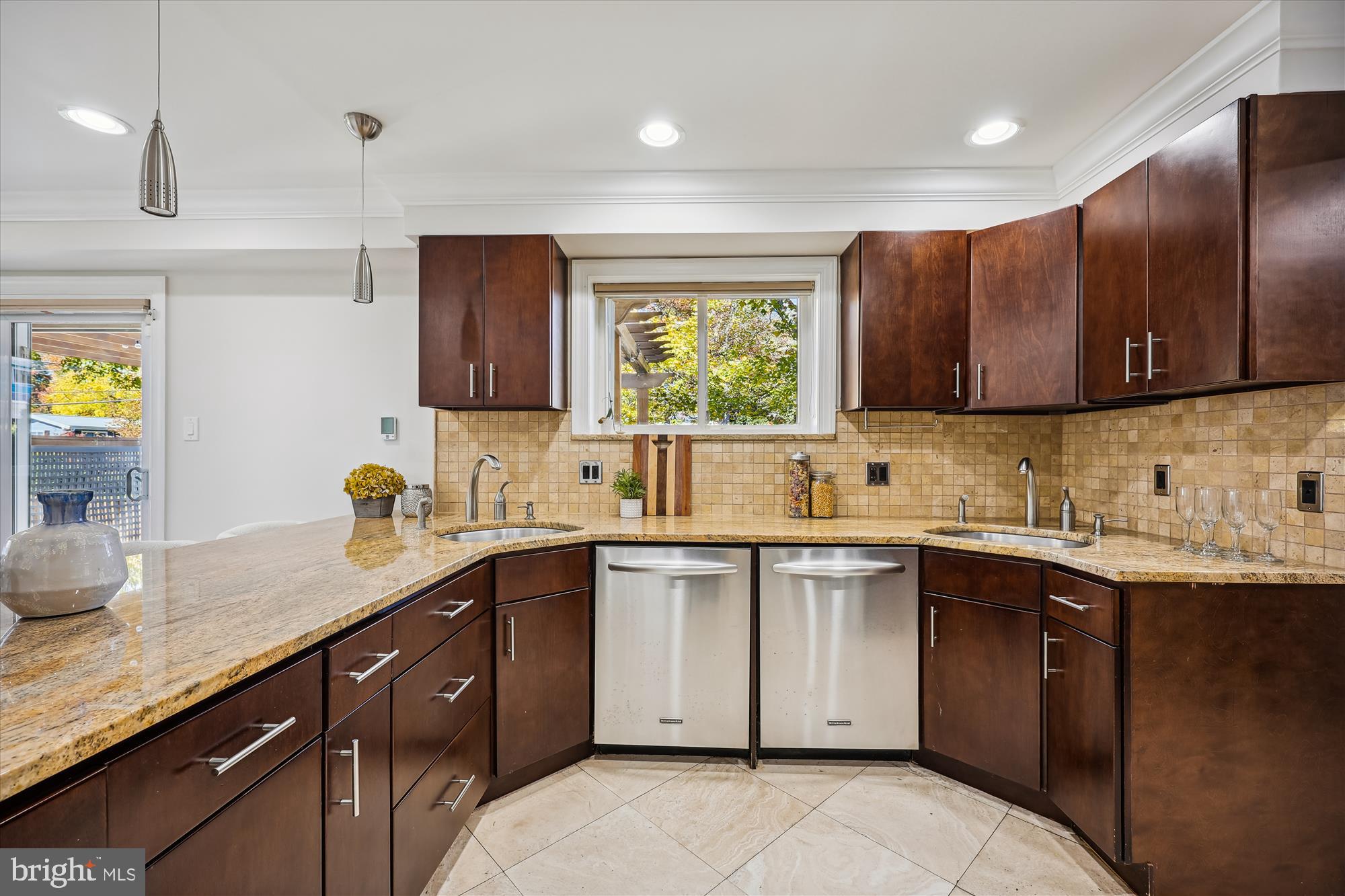 800 Hillsboro Dr
