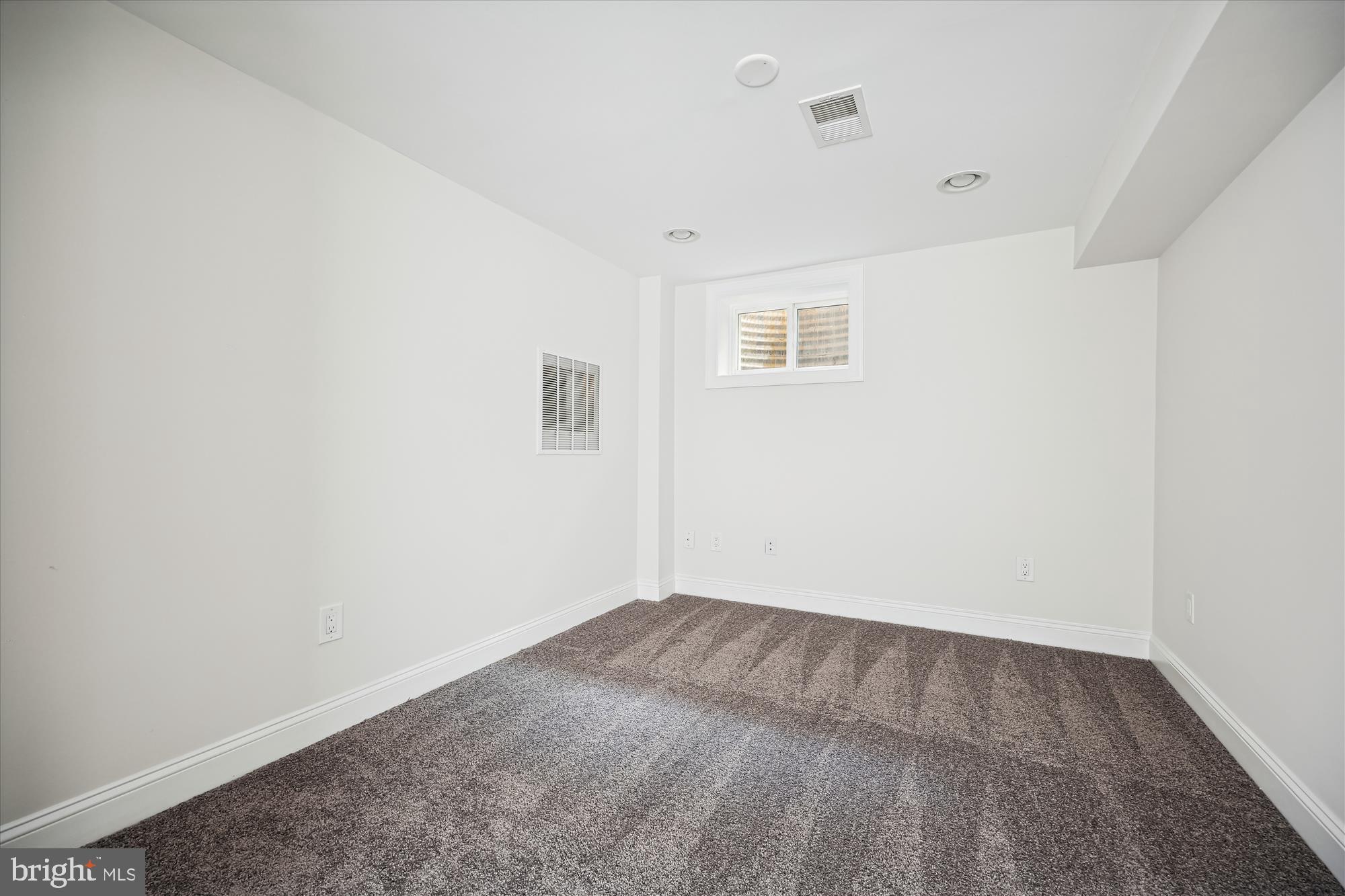 800 Hillsboro Dr