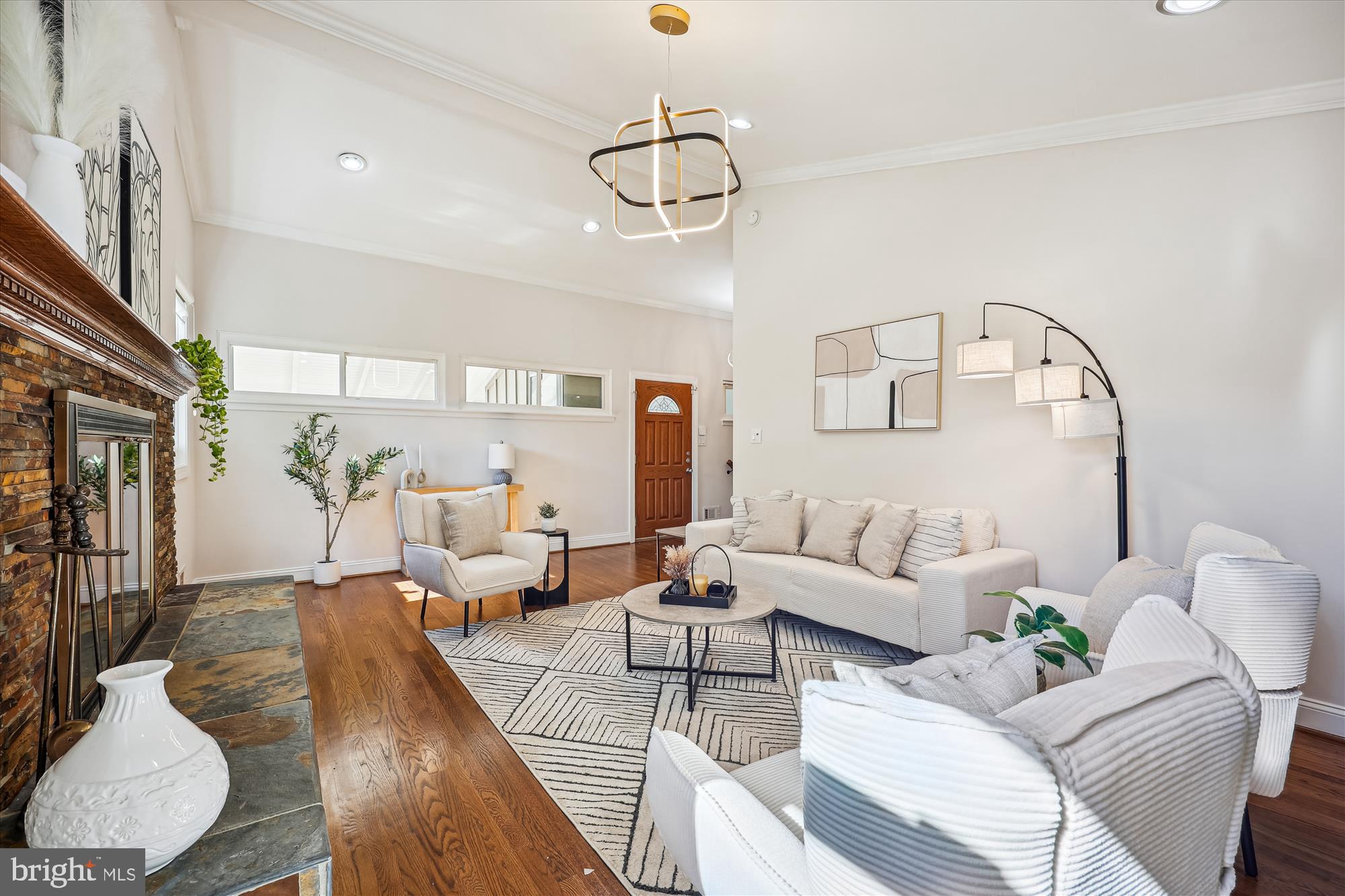 800 Hillsboro Dr