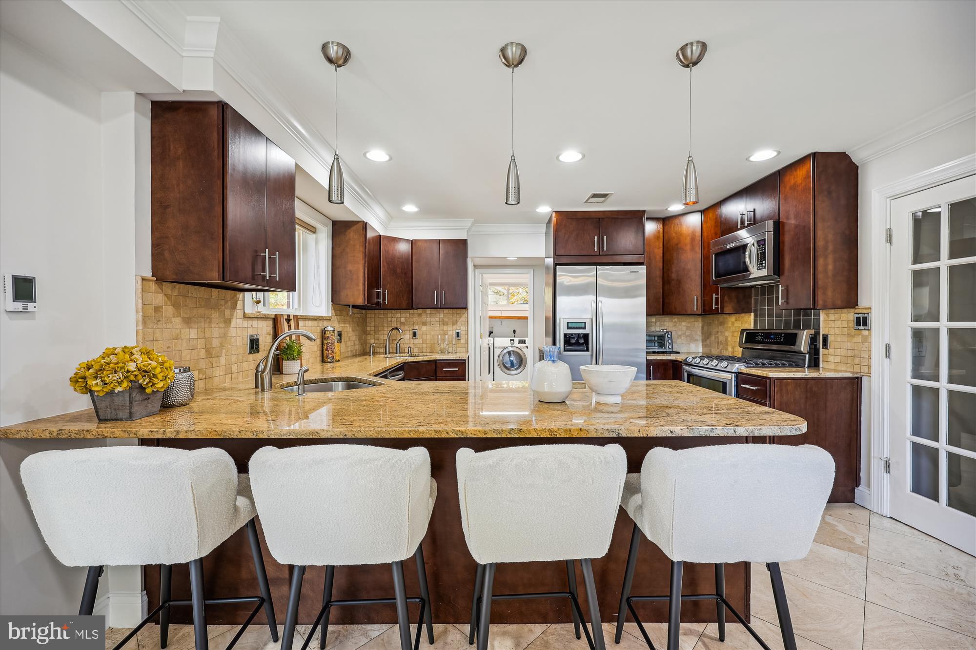 800 Hillsboro Dr