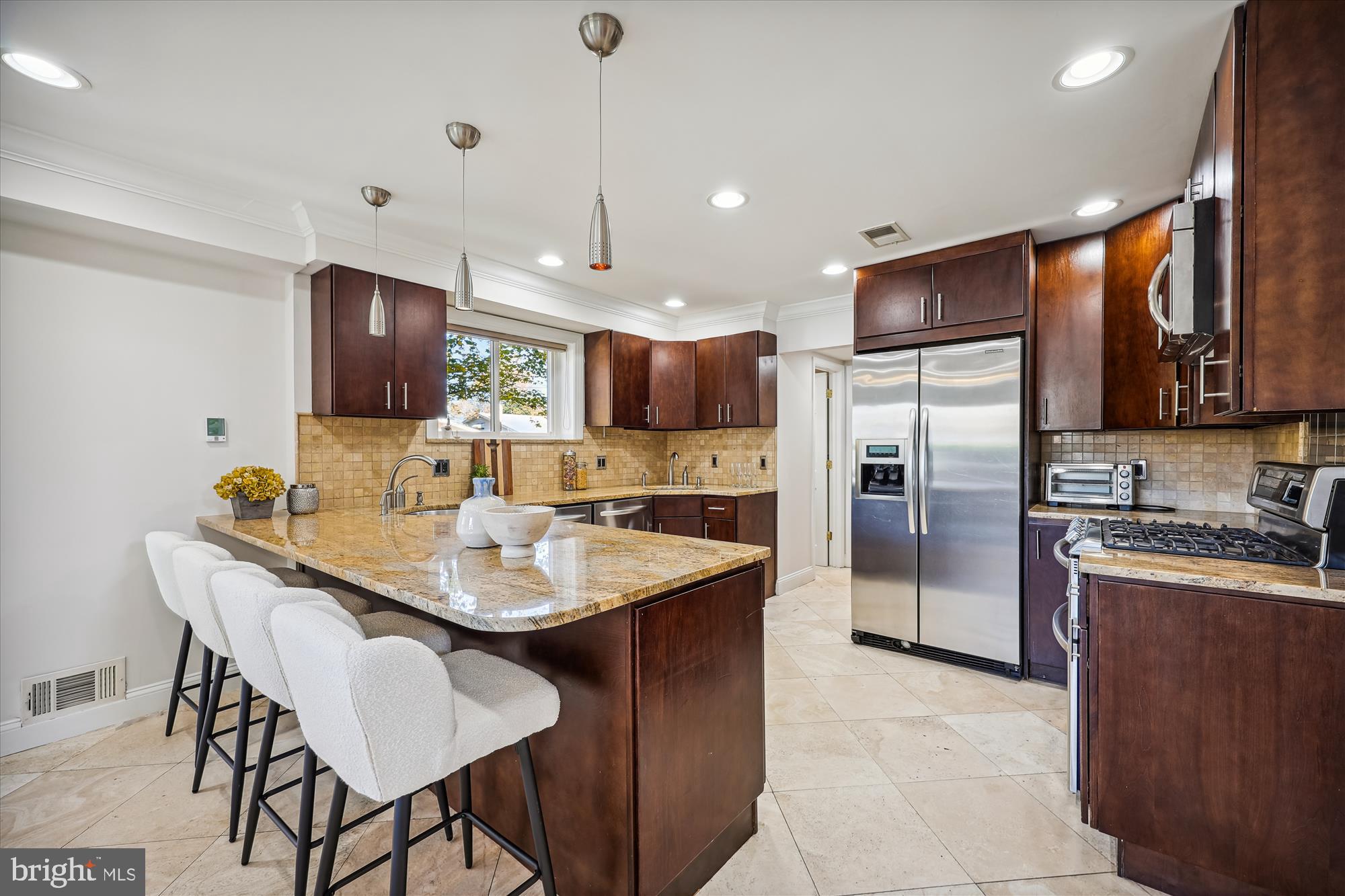 800 Hillsboro Dr