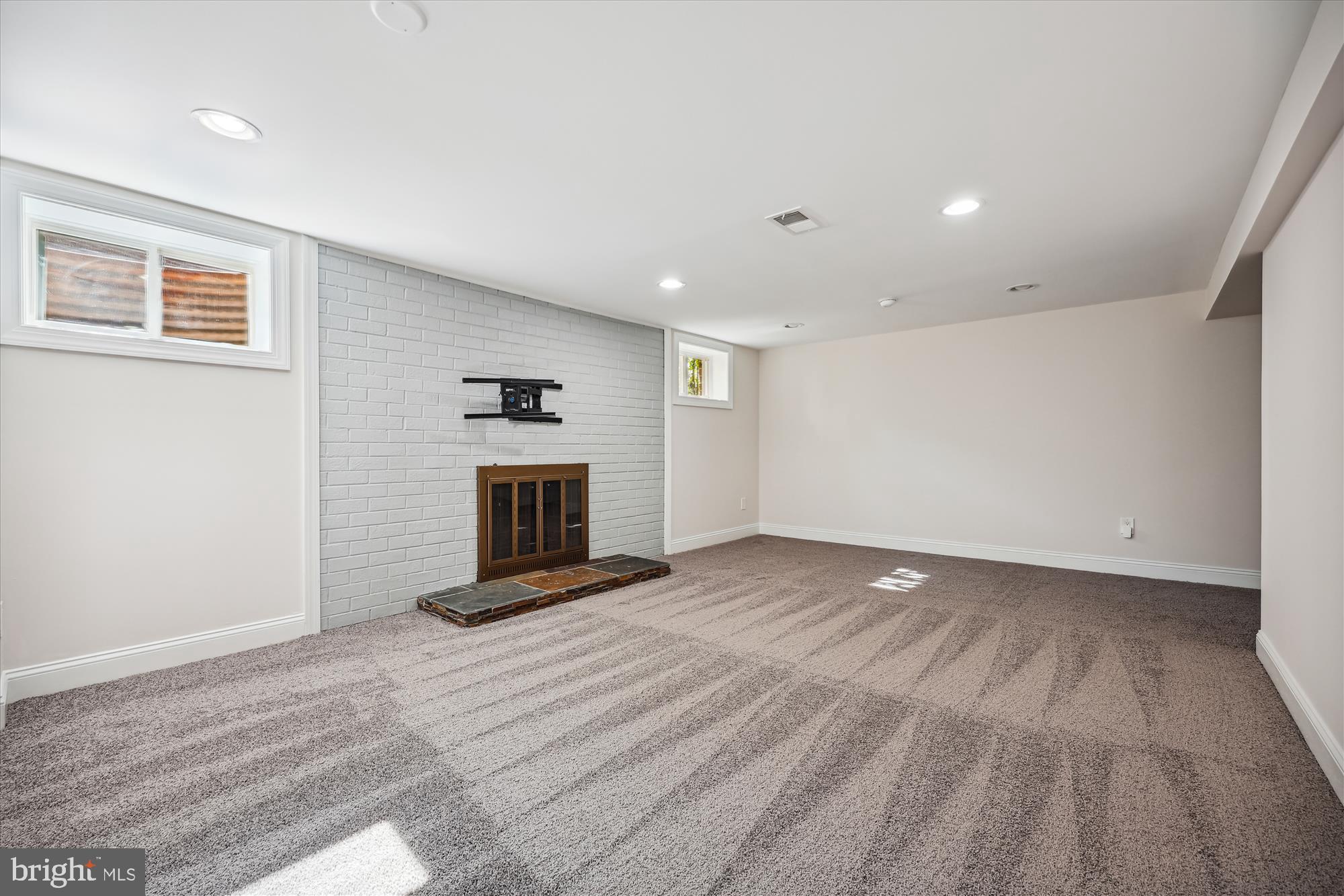 800 Hillsboro Dr
