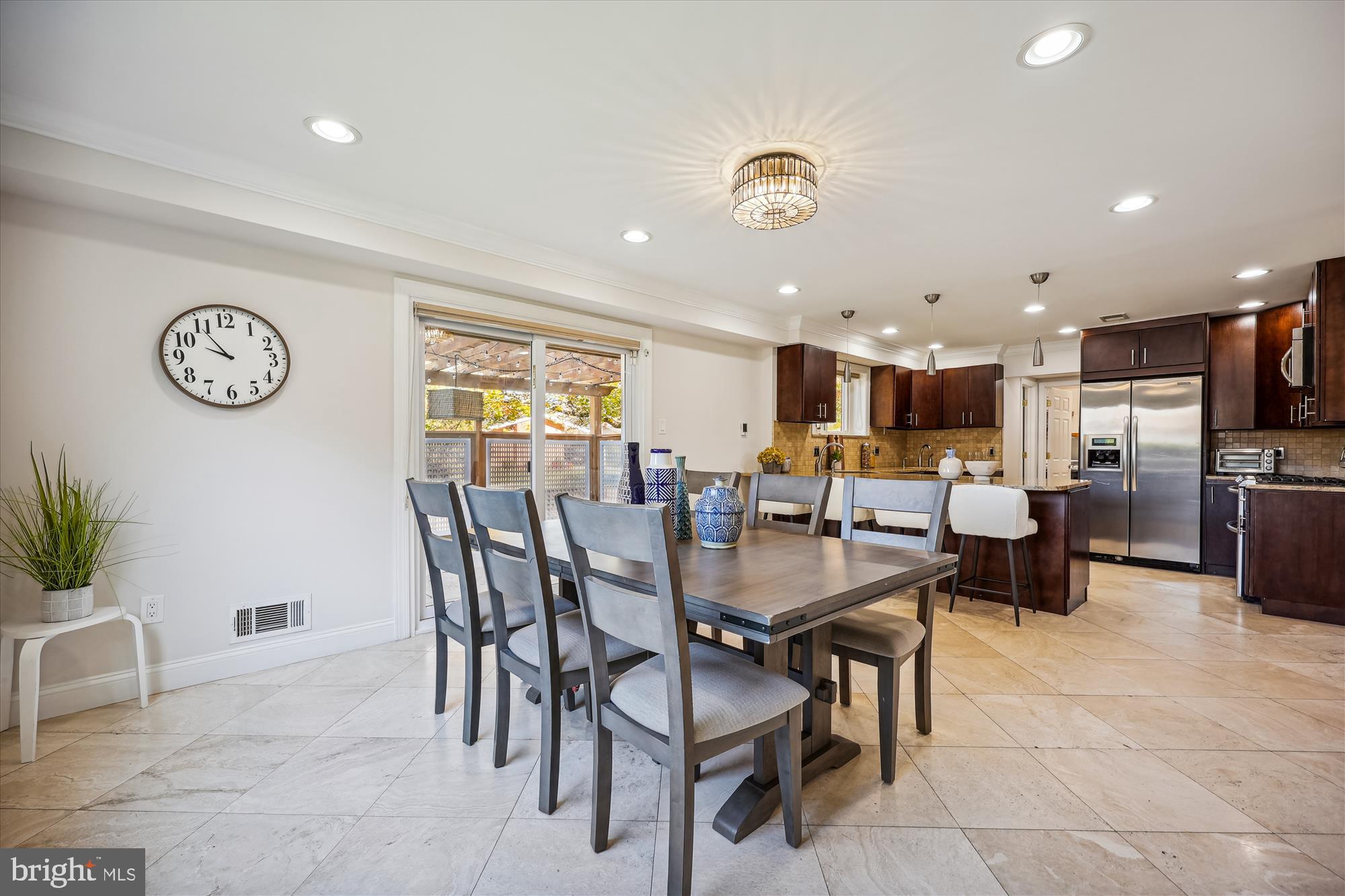 800 Hillsboro Dr