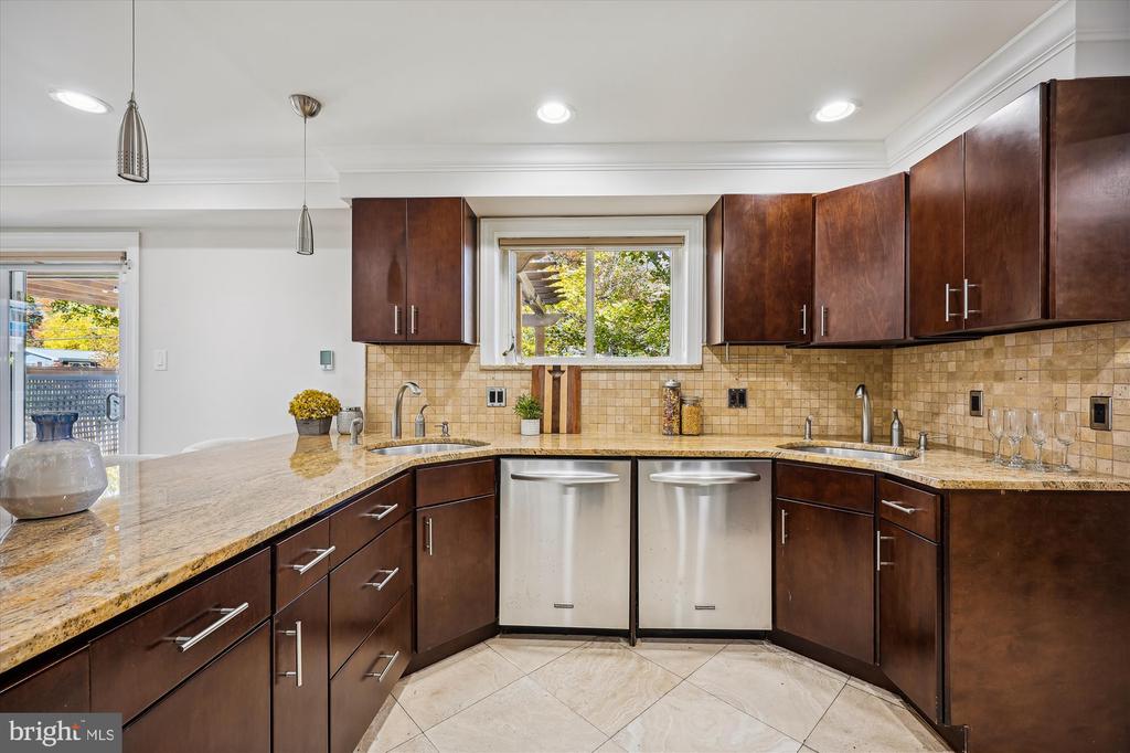 800 Hillsboro Dr