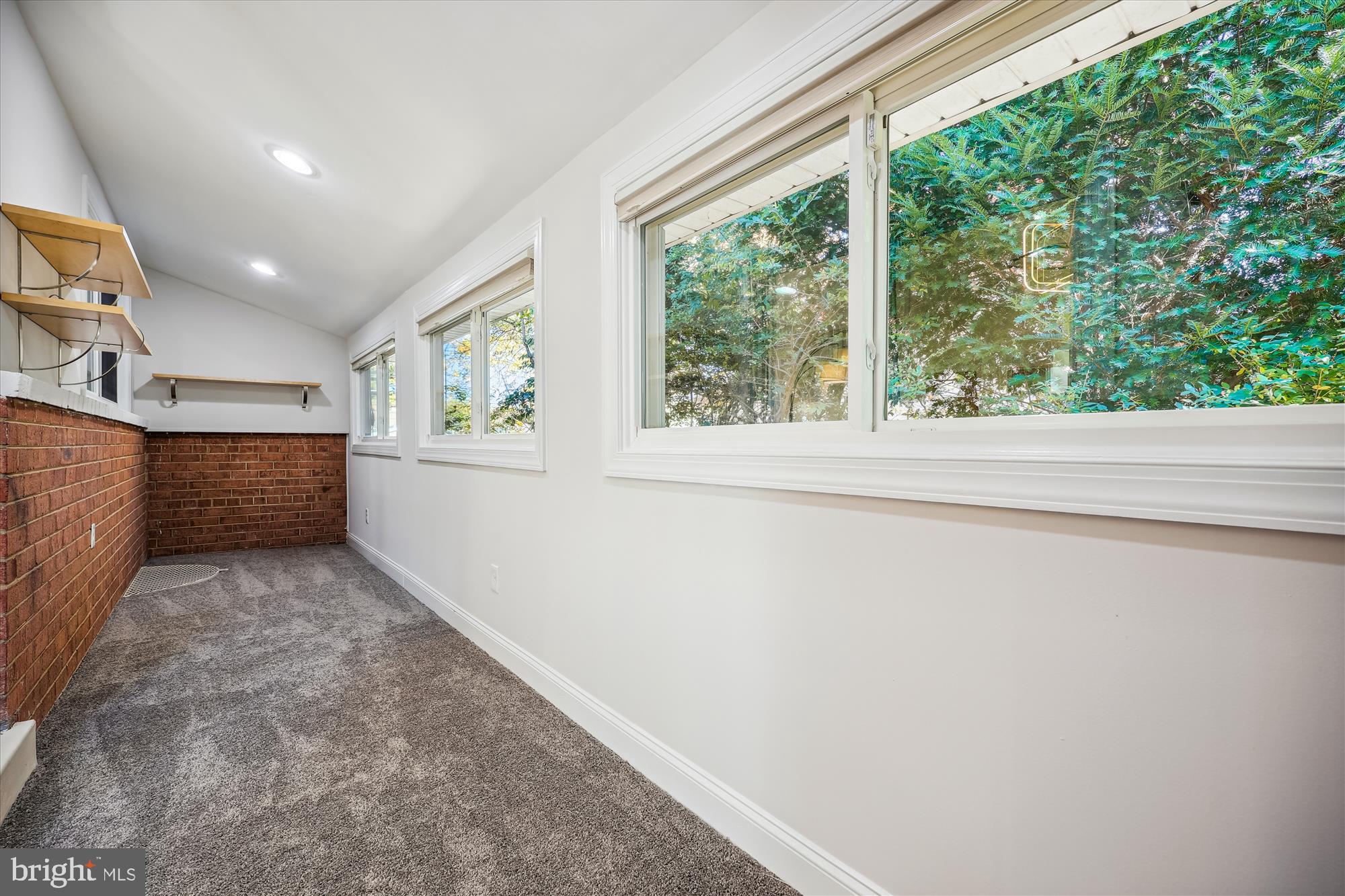 800 Hillsboro Dr