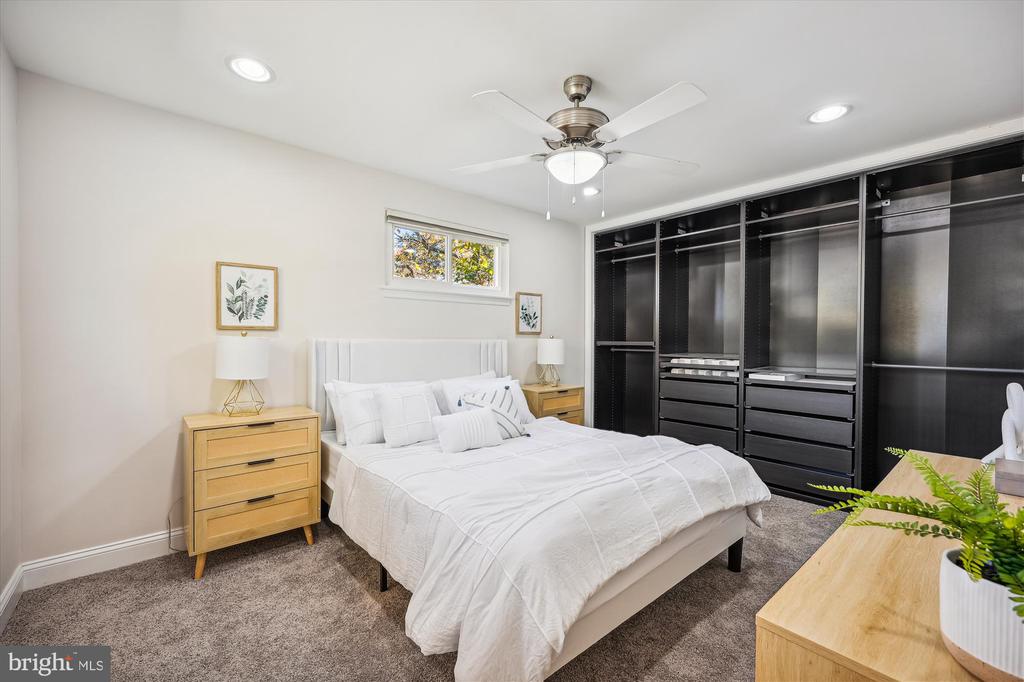 800 Hillsboro Dr