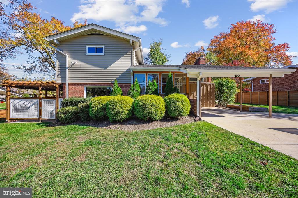 800 Hillsboro Dr