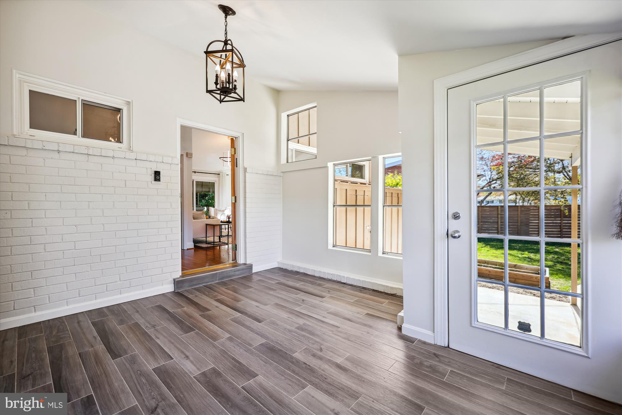 800 Hillsboro Dr