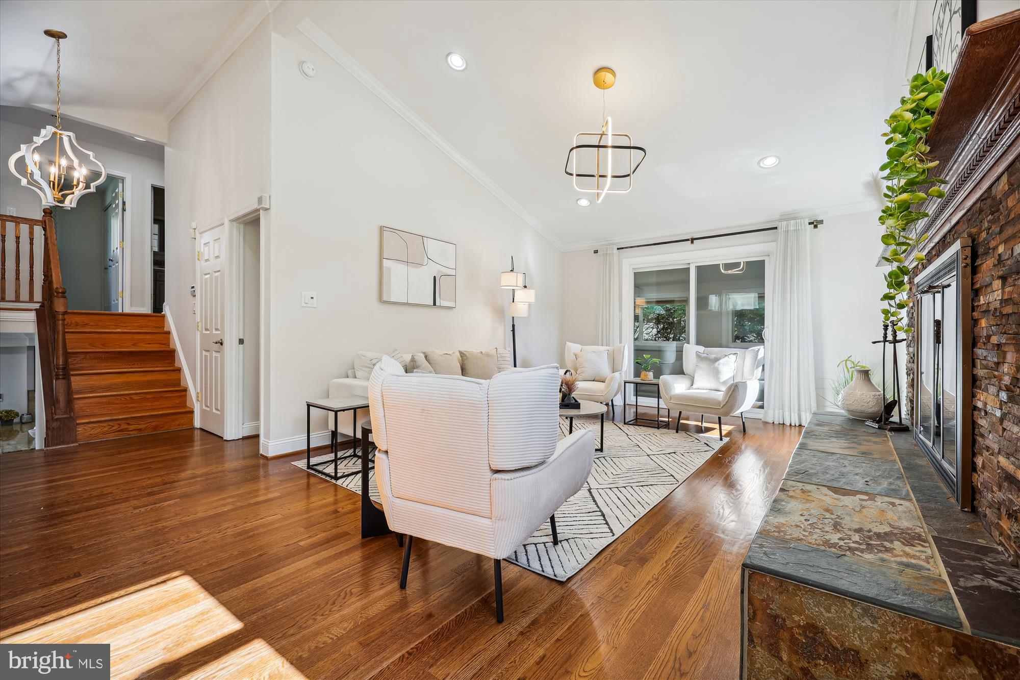 800 Hillsboro Dr