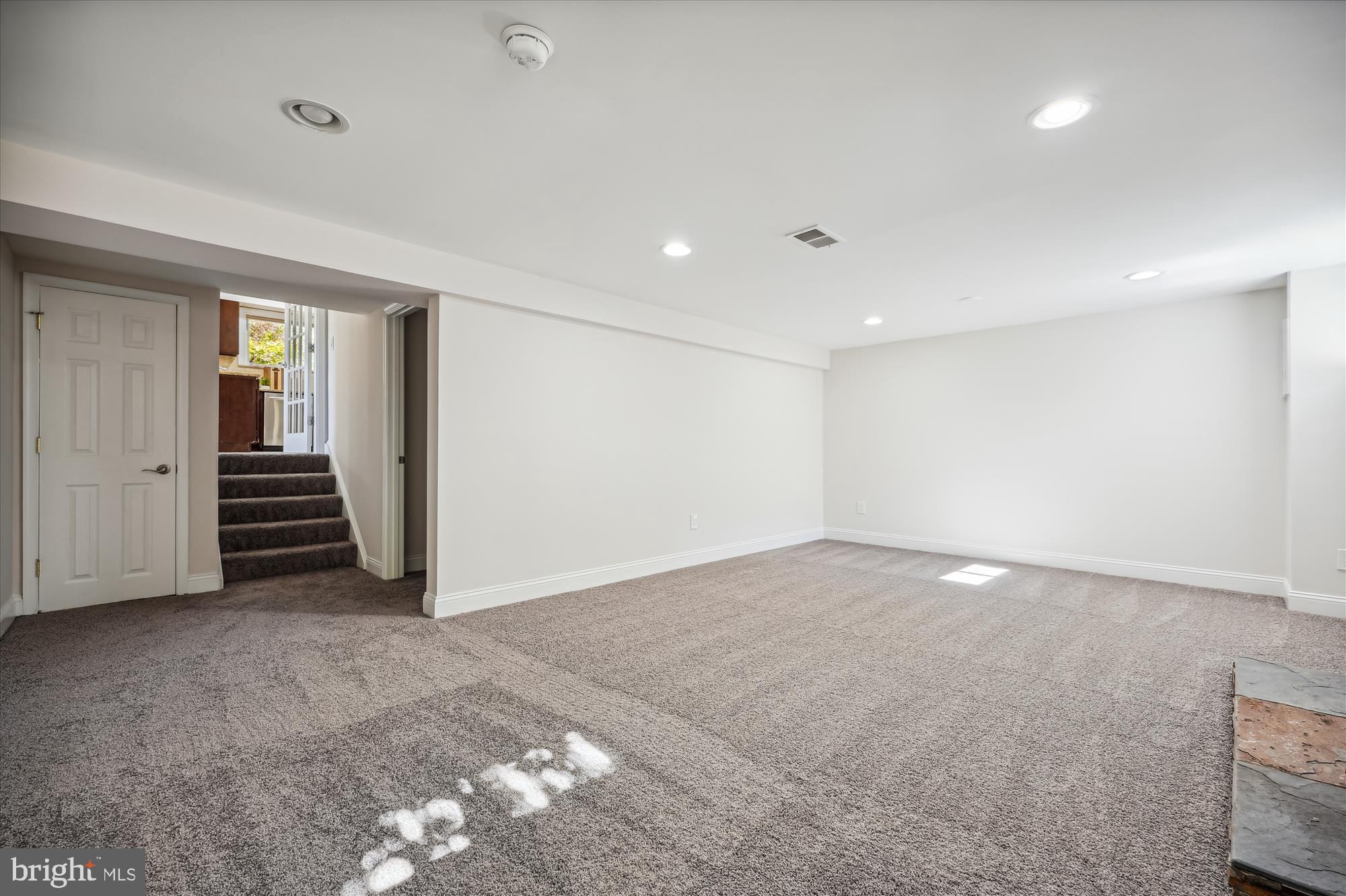800 Hillsboro Dr