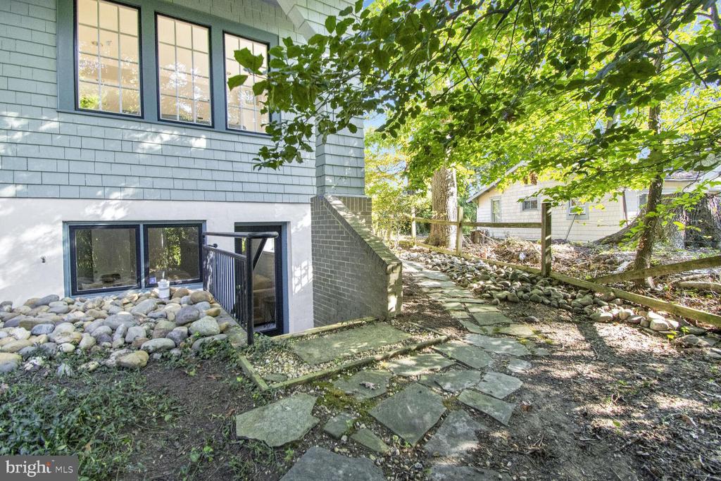 12 Cleveland Ave