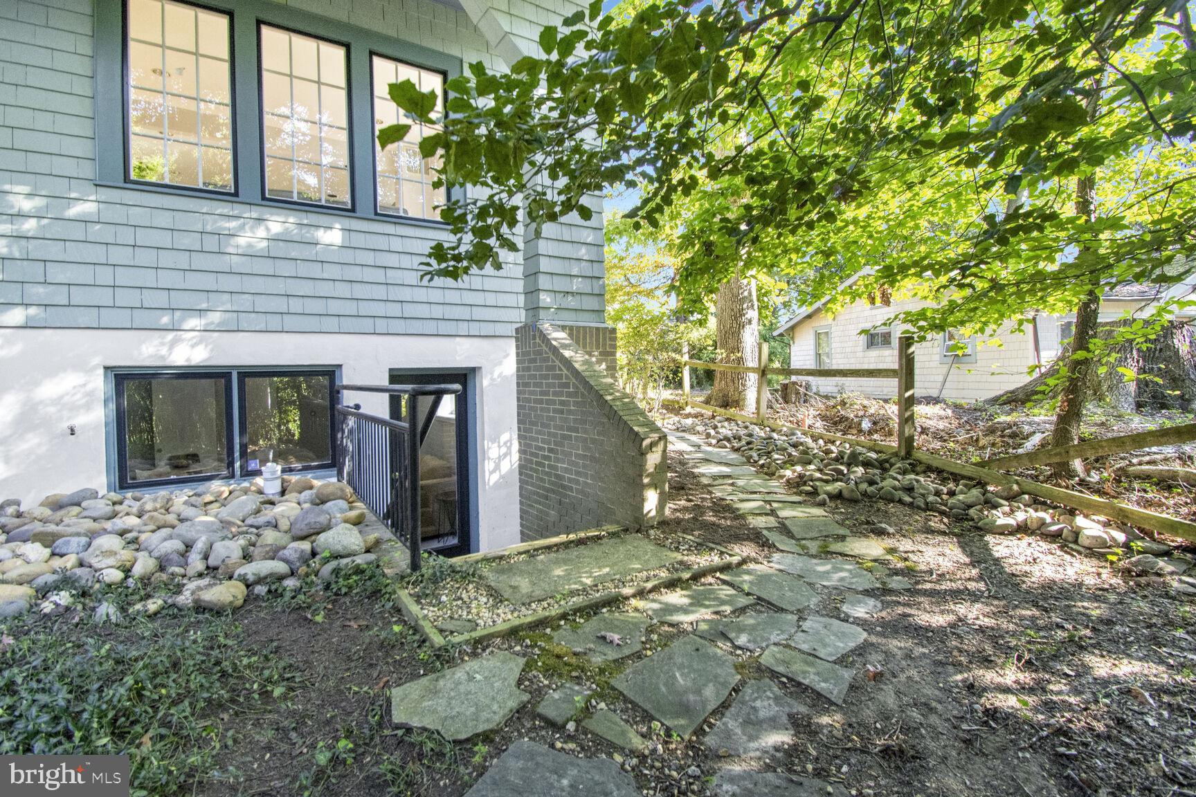 12 Cleveland Ave