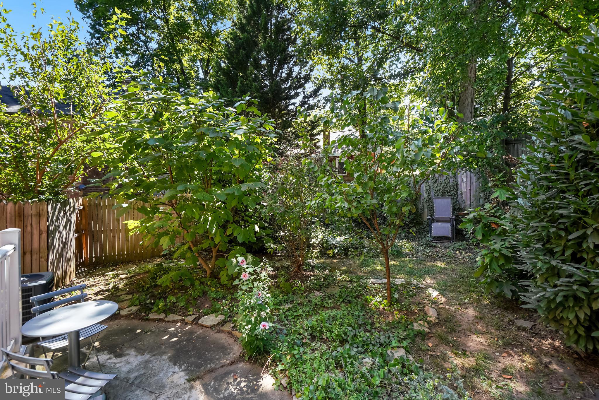 7202 Hilton Ave