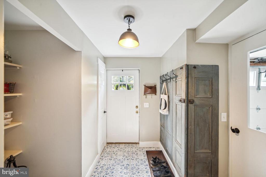8308 Mariner Ct