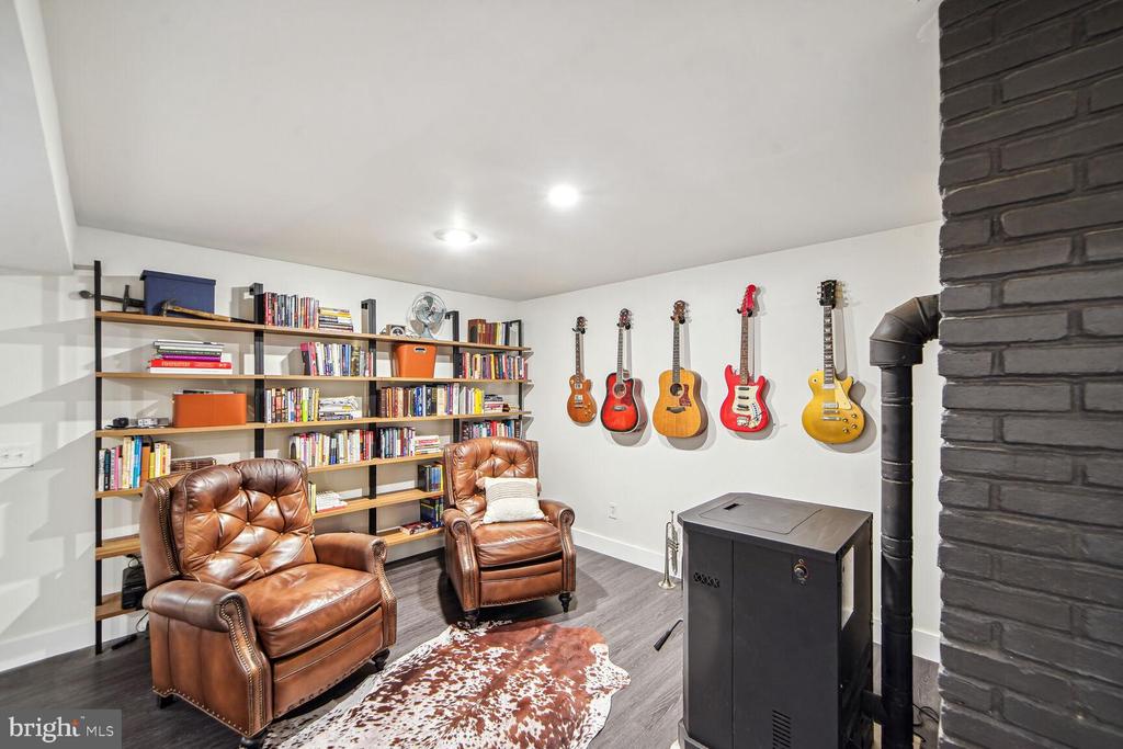 8308 Mariner Ct