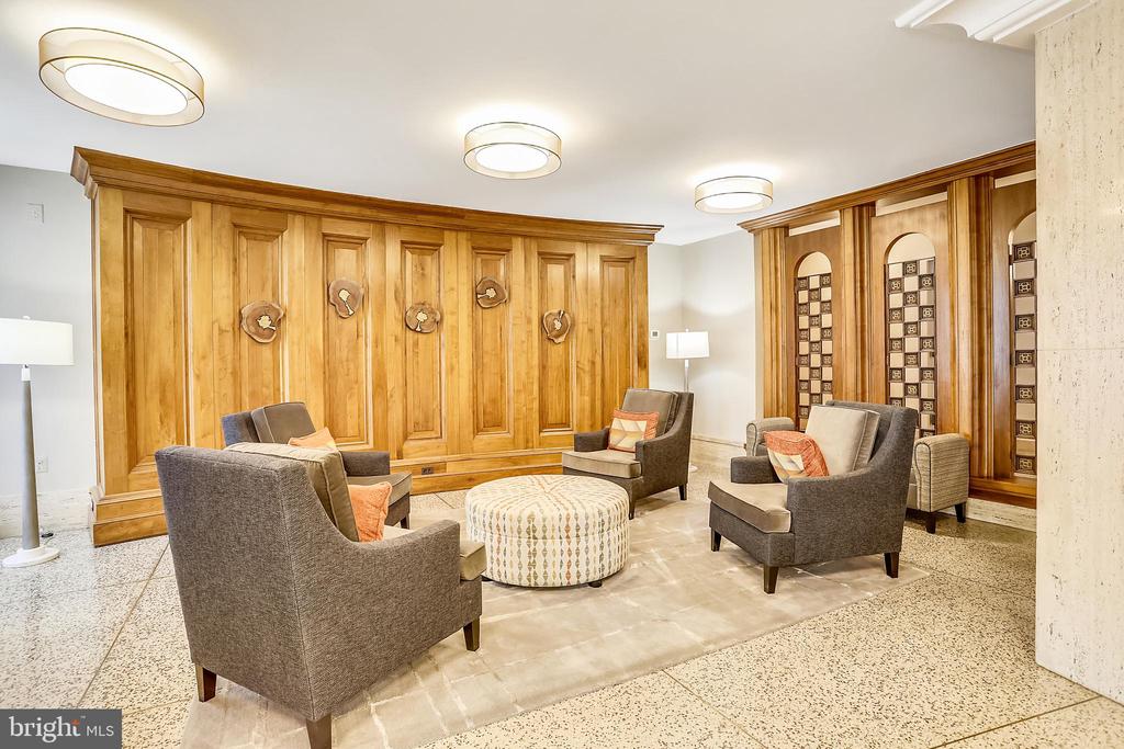1111 UNIVERSITY BLVD W #907