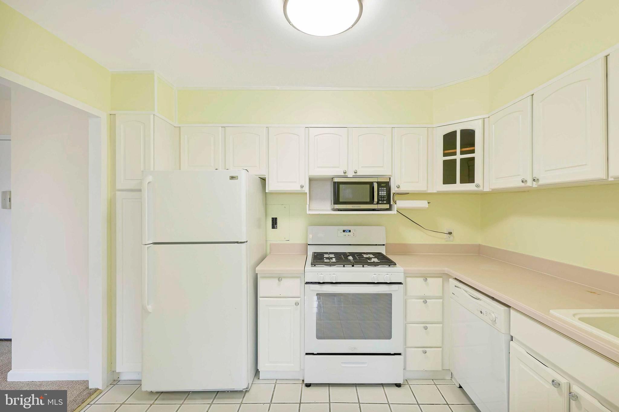 1111 UNIVERSITY BLVD W #907
