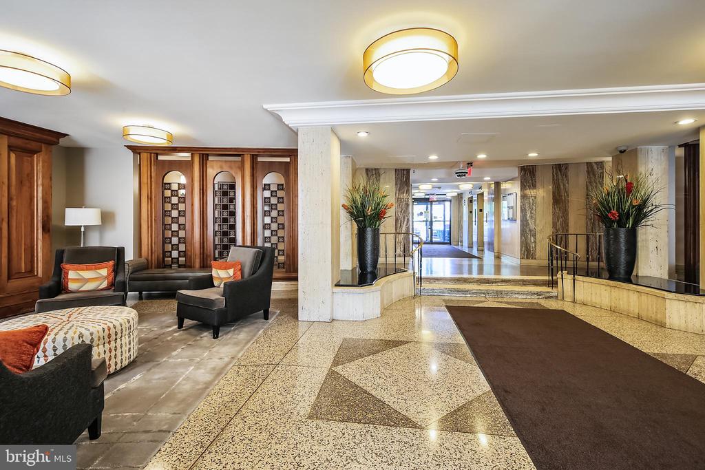 1111 UNIVERSITY BLVD W #907