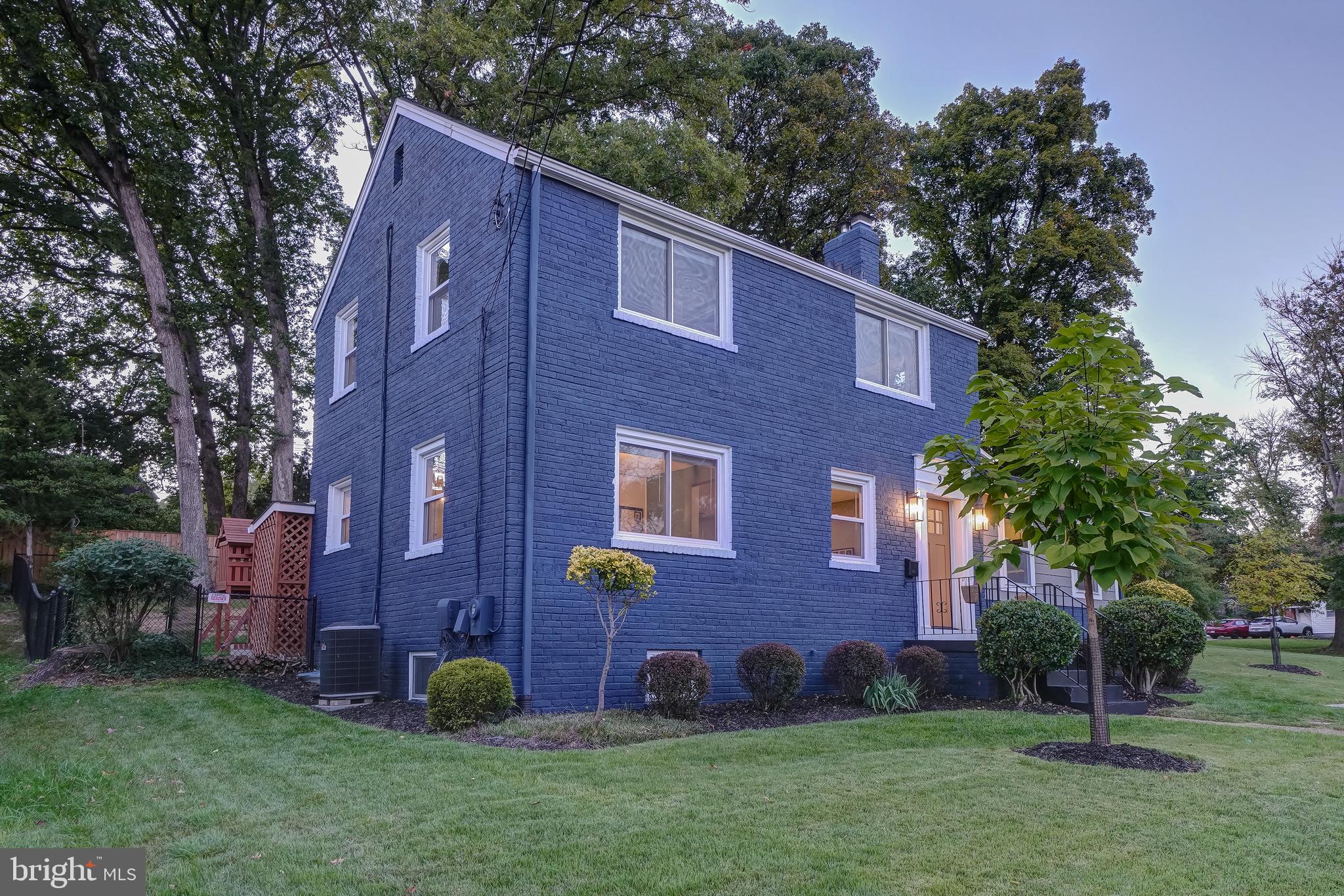 910 Anne St