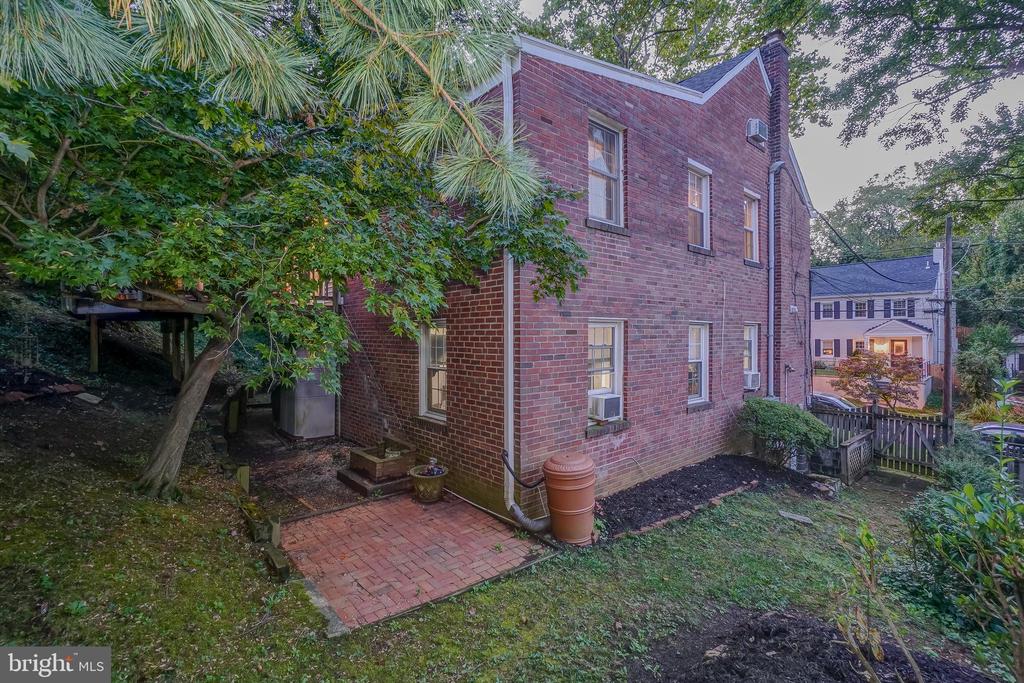 903 Erie Ave