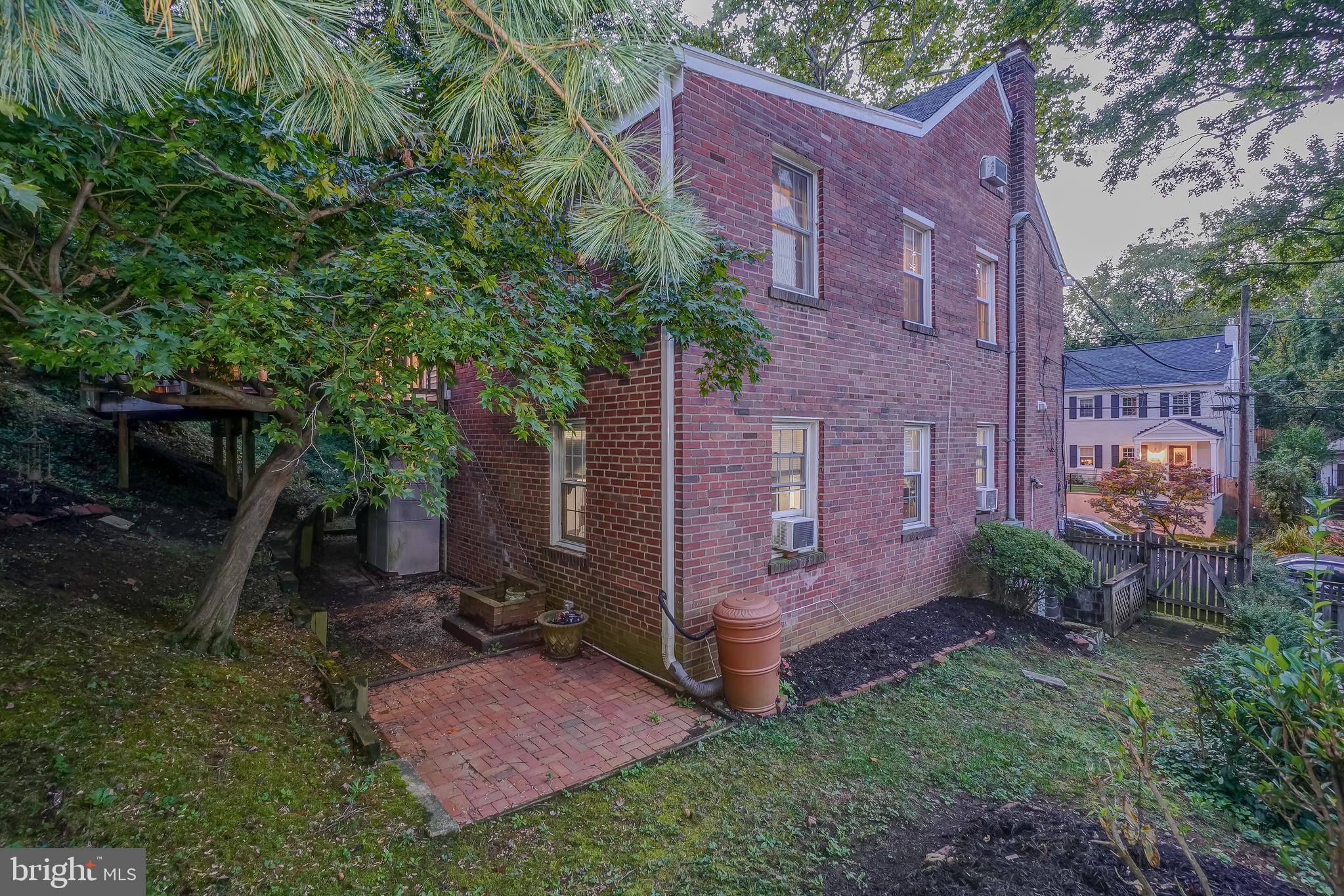 903 Erie Ave