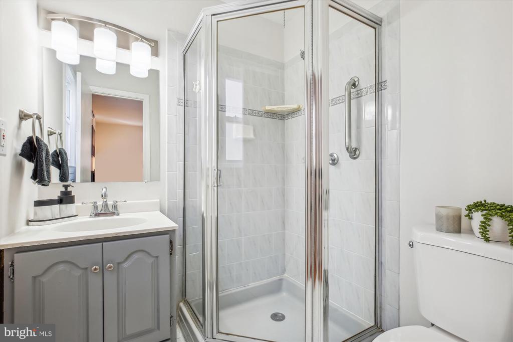 713 Northwood Ter