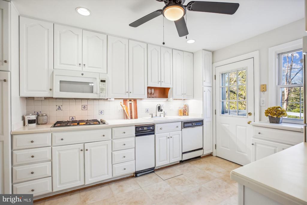 713 Northwood Ter