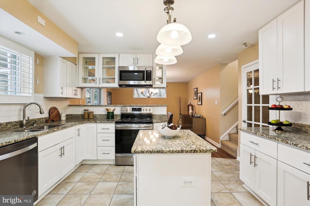 102 Bluff Ter