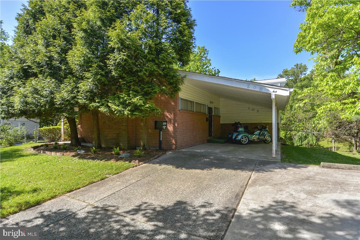 102 Bluff Ter