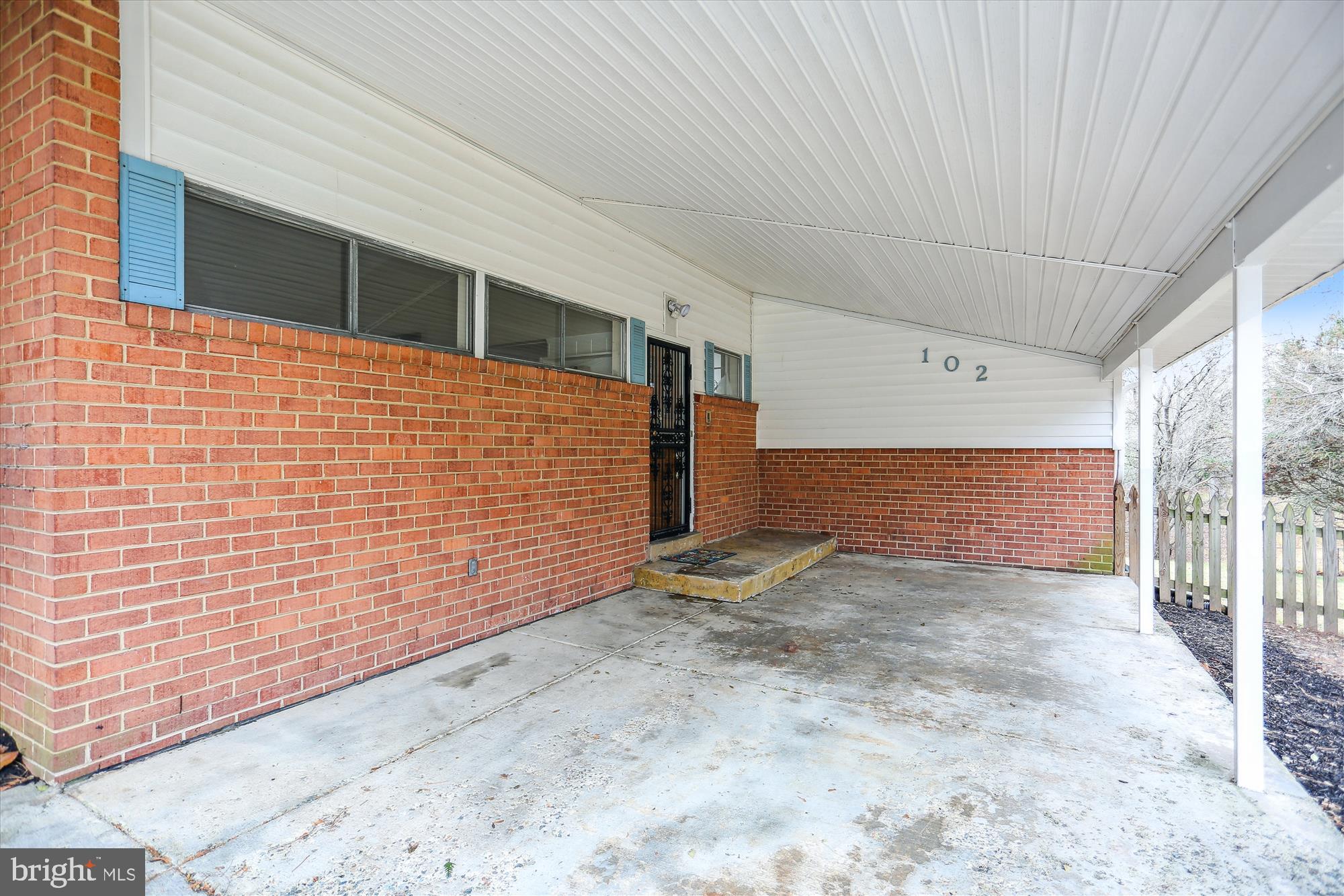 102 Bluff Ter
