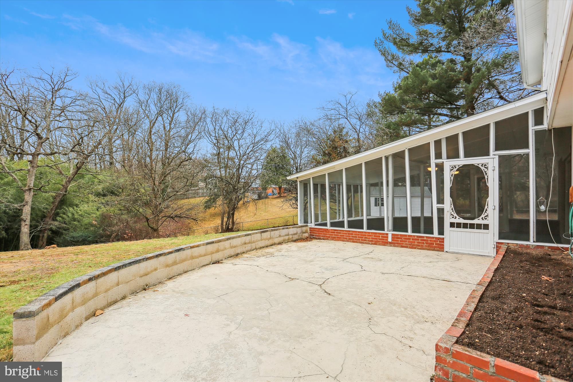 102 Bluff Ter