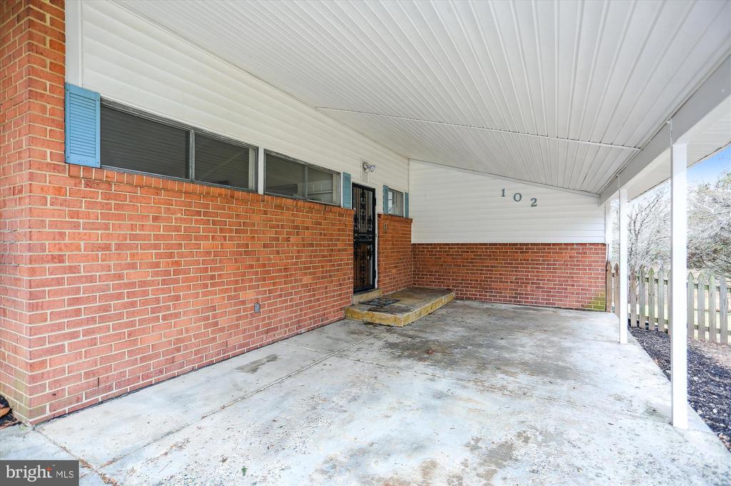 102 Bluff Ter