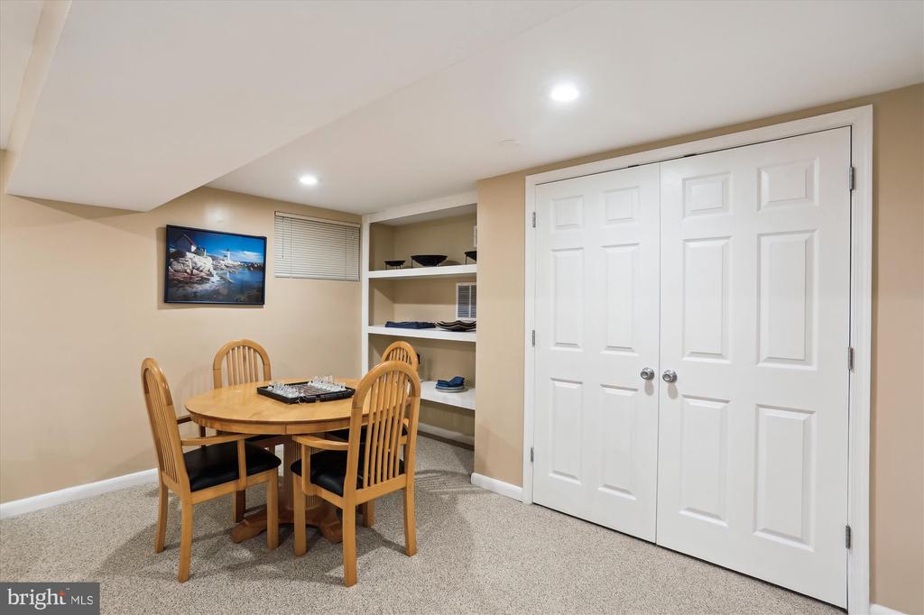 102 Bluff Ter