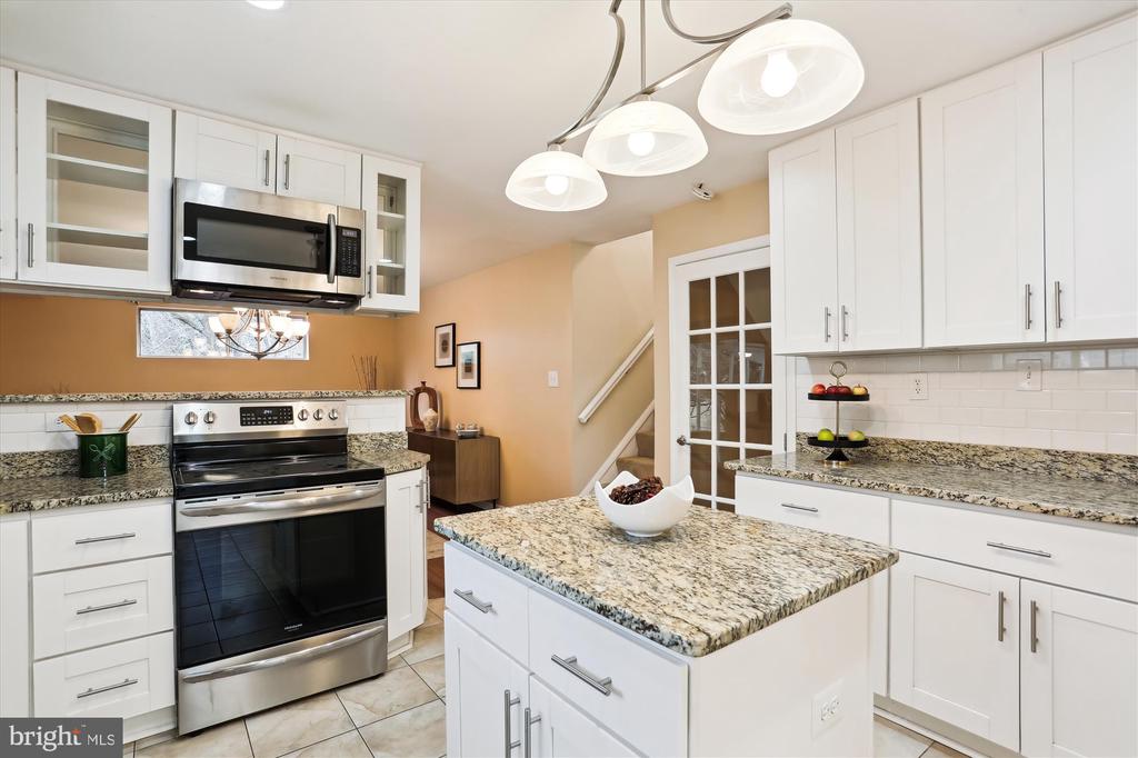102 Bluff Ter