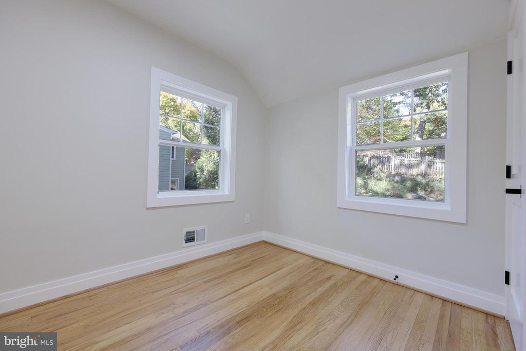 916 Glaizewood Ave