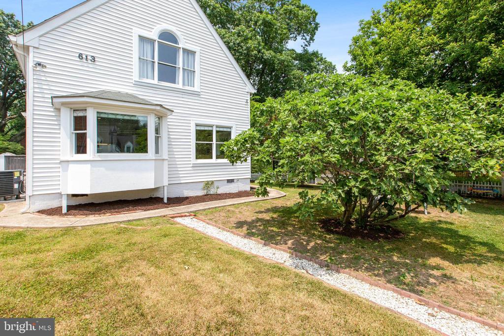 613 Pershing Dr