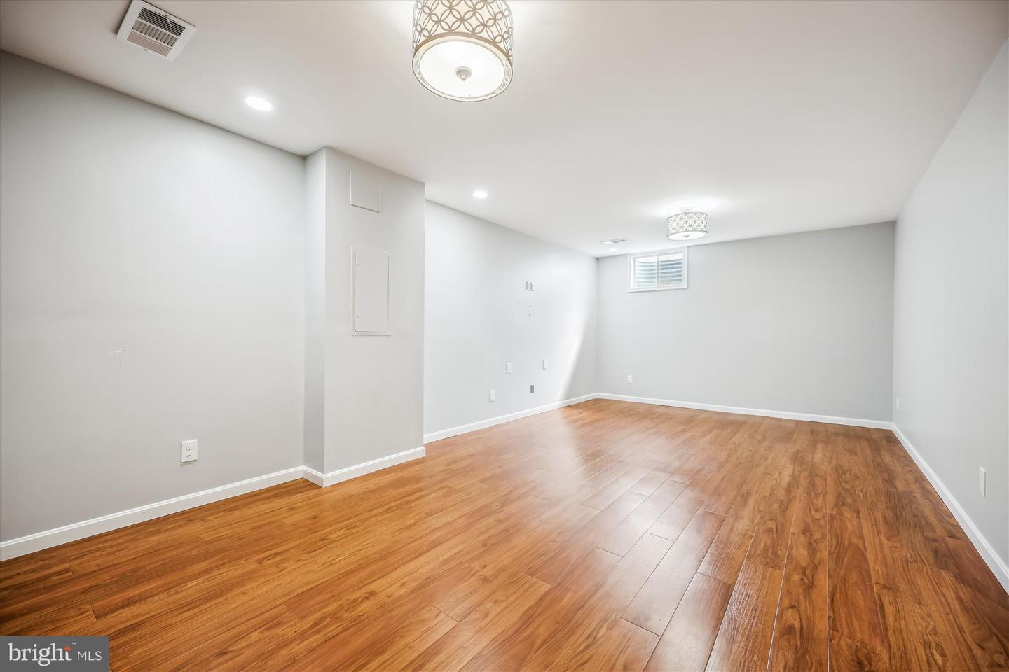 926 Clintwood Dr