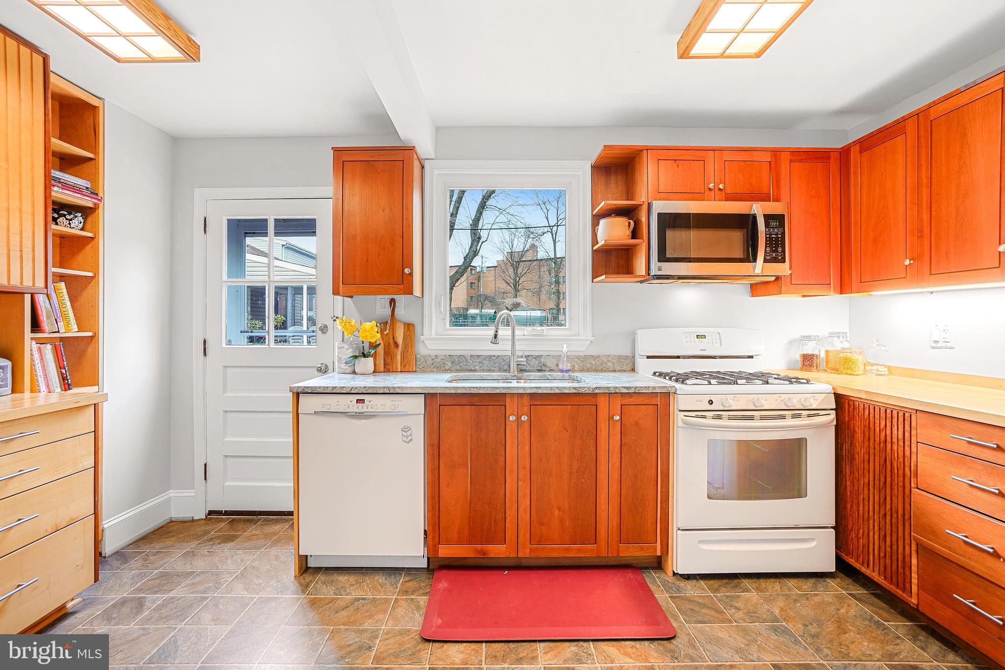 713 Ritchie Ave