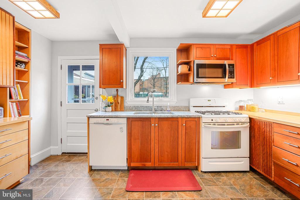 713 Ritchie Ave