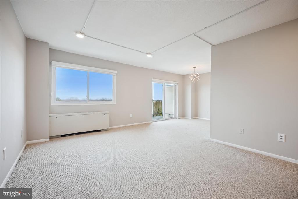 1121 University Blvd W