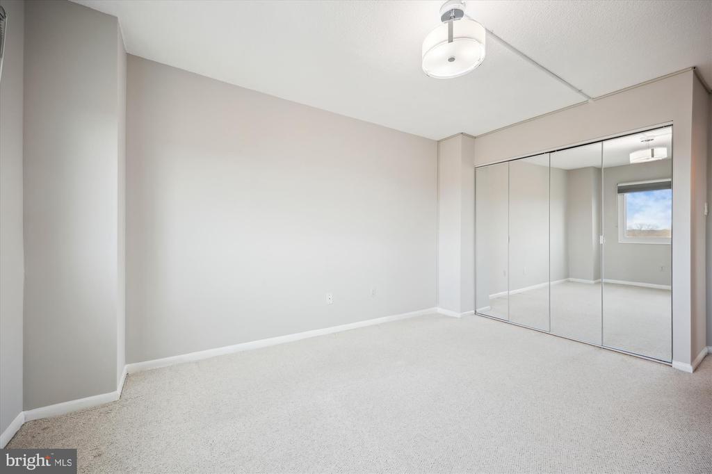 1121 University Blvd W