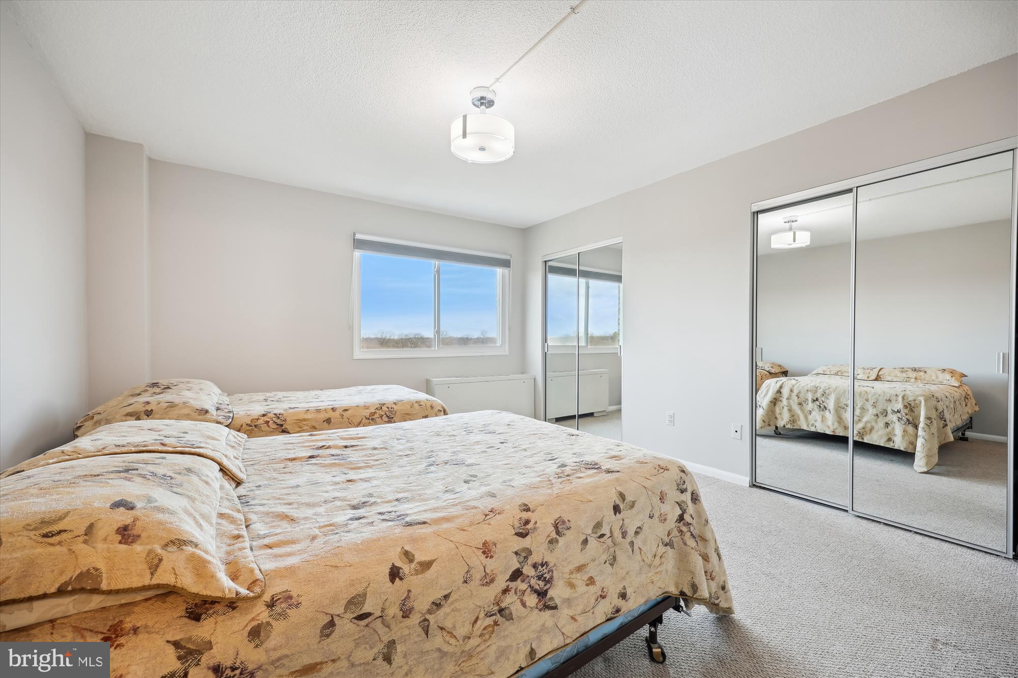 1121 University Blvd W