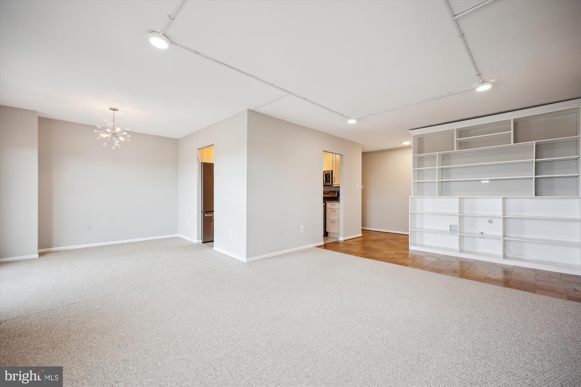 1121 University Blvd W