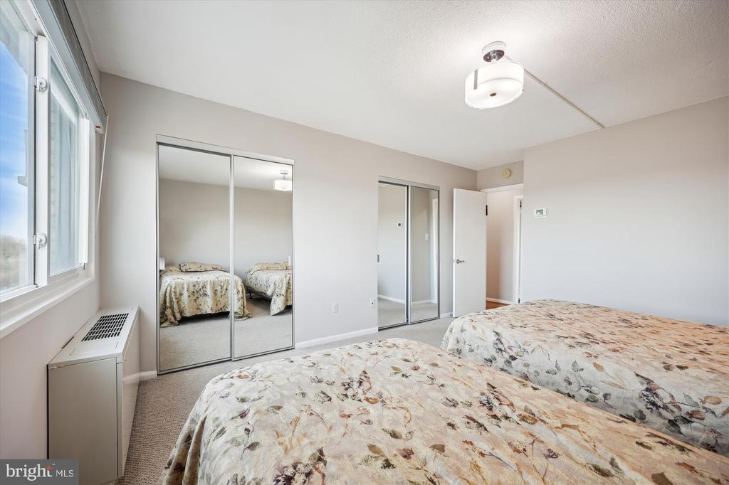1121 University Blvd W