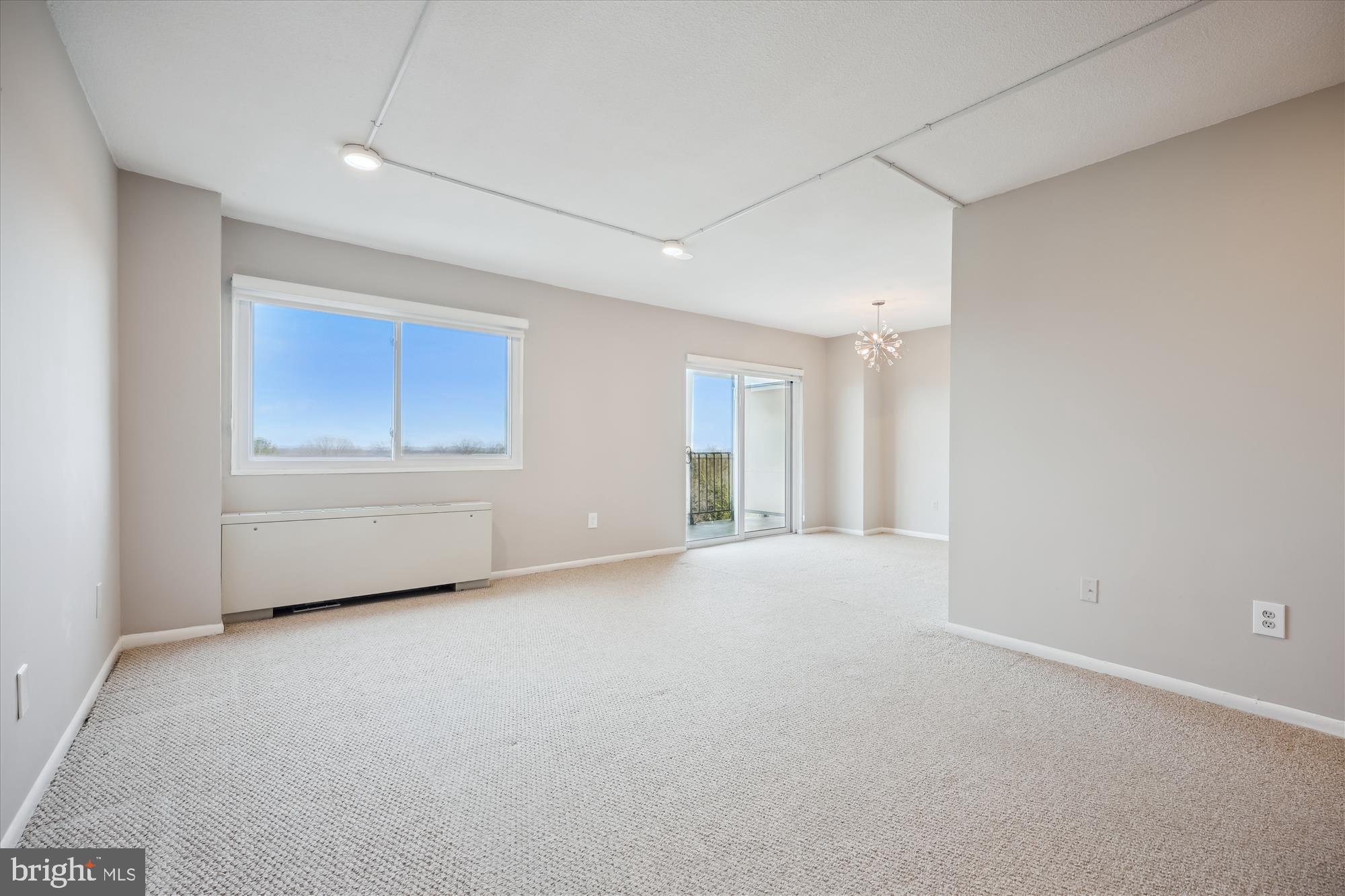1121 University Blvd W