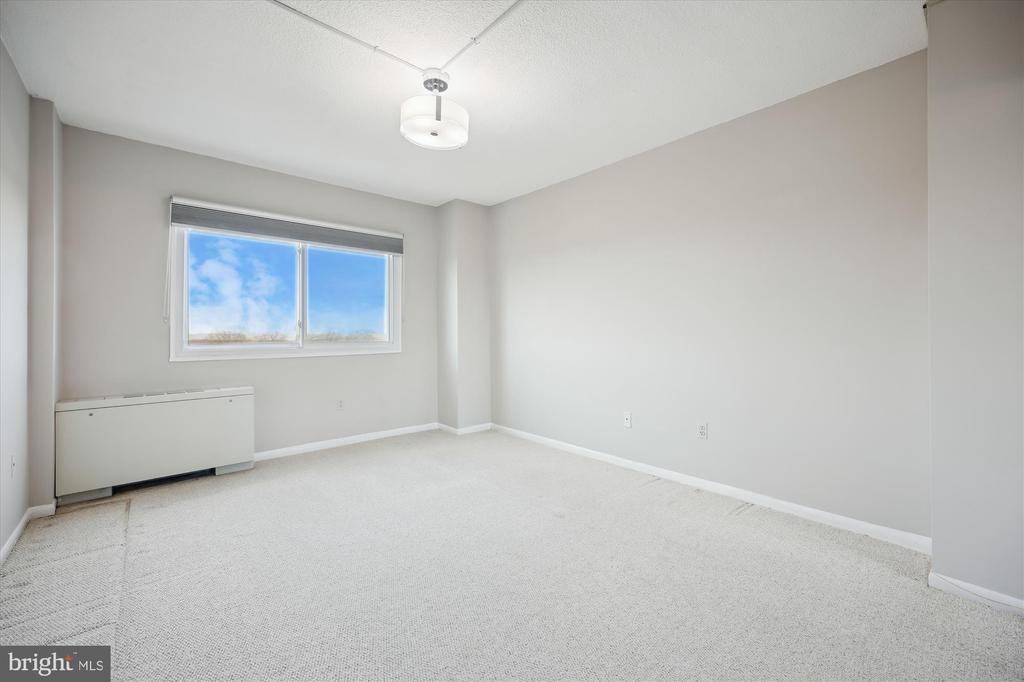 1121 University Blvd W