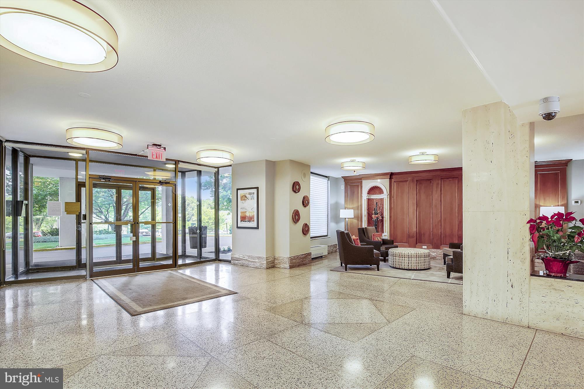 1121 University Blvd W